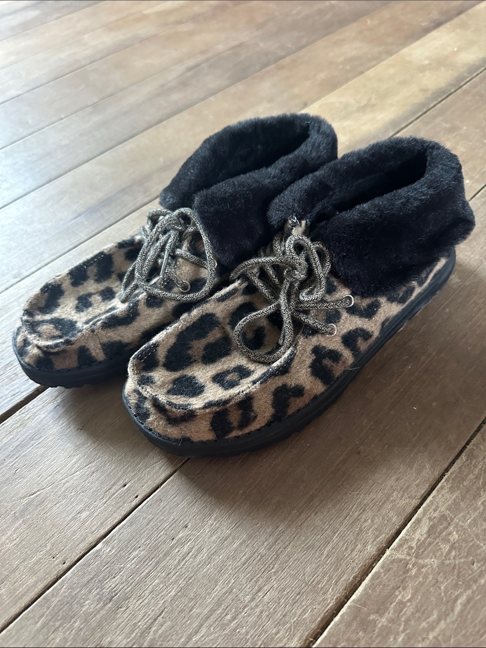 Hey Dude Leopard shoes size 7 women’s